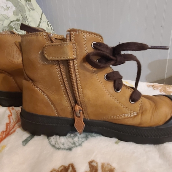 Palladium Tan Leather Boots For Kids. Like New - Picture 4 of 6